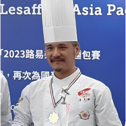 盧彥緯